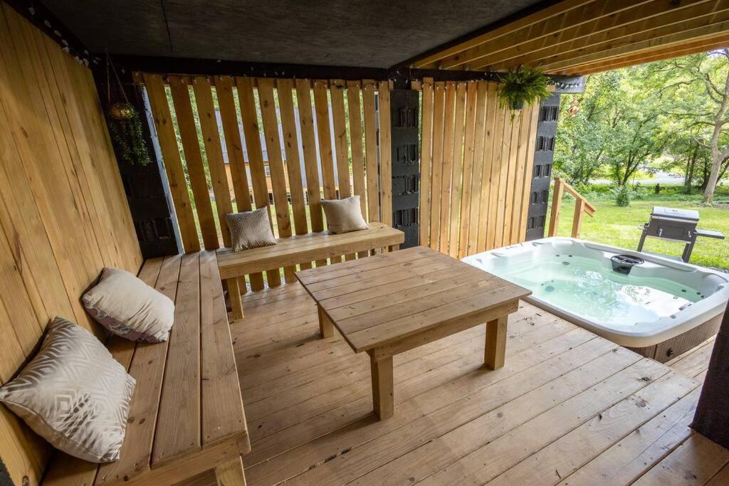 Valhalla Cabins Aframes With Hot Tubs & Sauna Cosby 外观 照片