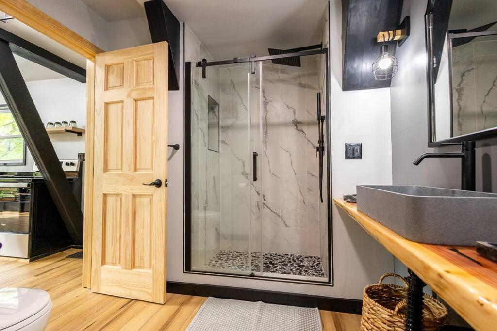 Valhalla Cabins Aframes With Hot Tubs & Sauna Cosby 外观 照片
